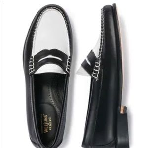 Weejuns loafer mint condition. Size 7.5 fits like a size 8